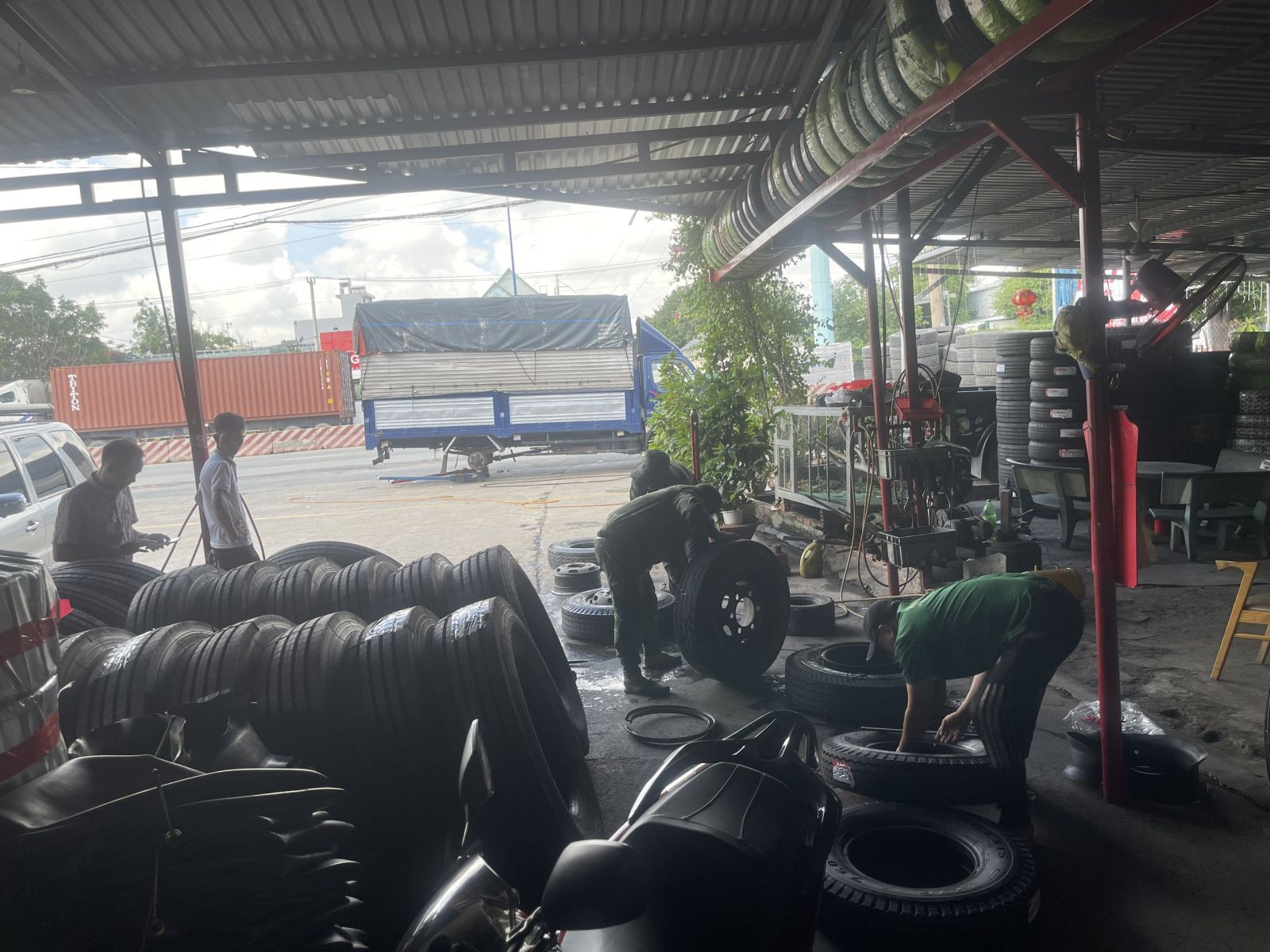 KHO LỐP XE Ô TÔ GIÁ RẺ - THUẬN AN - BÌNH DƯƠNG